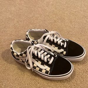 Old skool checkerd vans- womens size 6.5(never worn)